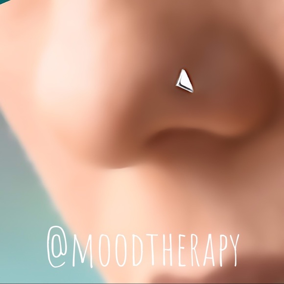 Gold or Silver Triangle Nose Ring Stud Screw - Picture 3 of 8